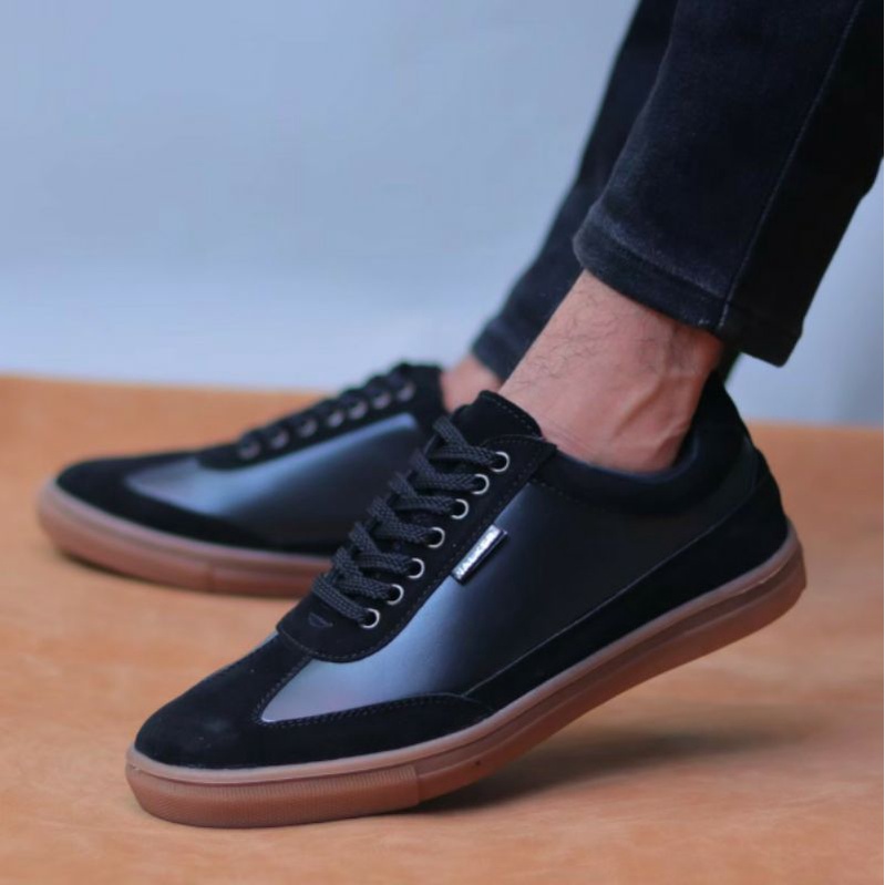 Sepatu Casual Sneakers Pria Terbaru Original Kulit Suede Kets Santai Sekolah Kerja