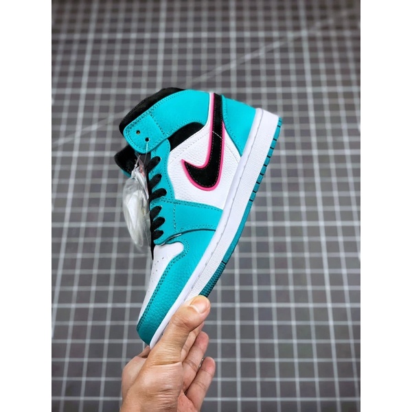 Air Jordan 1 Mid Original CHN