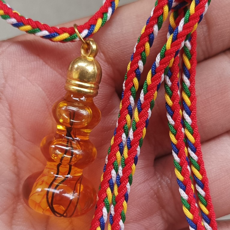 Kalung Energy Atraction Benang Pancawarna