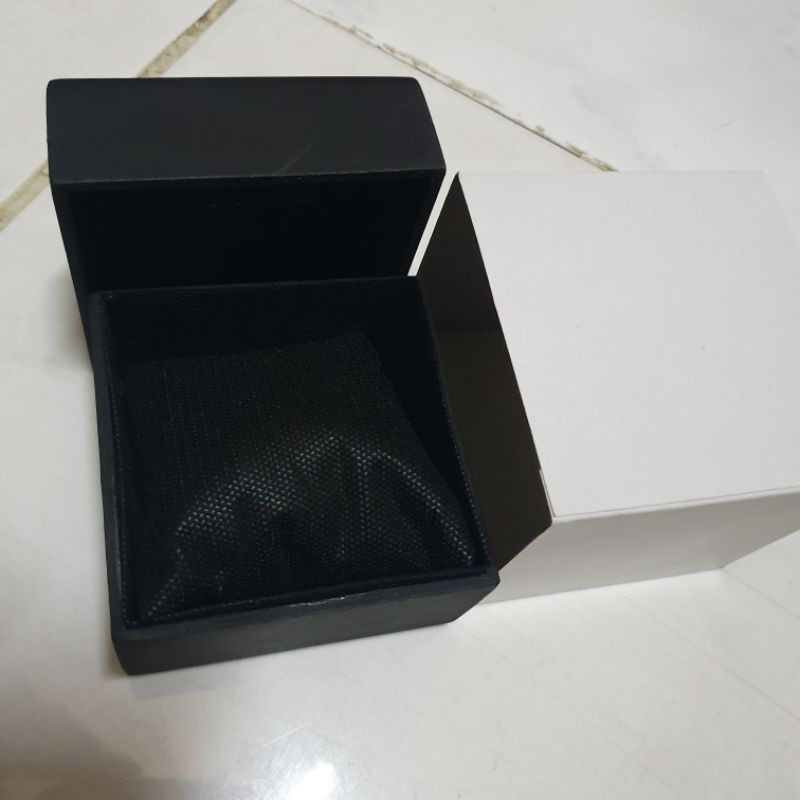 KOTAK JAM TANGAN KAYU / BOX KAYU JAM TANGAN