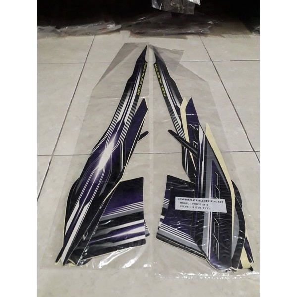 STRIPING STIKER LIS BODY MOTOR YAMAHA FORCE 2013 HITAM