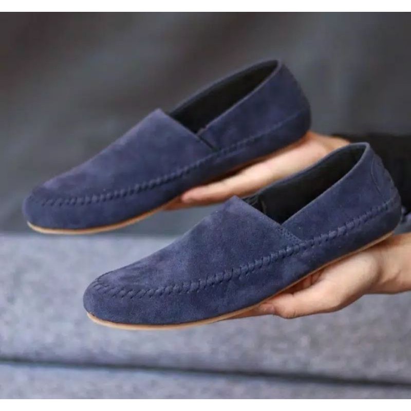 HIGHLAND GREY |WOLF x COZY| Sepatu Slip on Pria Santai Casual Formal Suede Kerja Kantor Kuliah