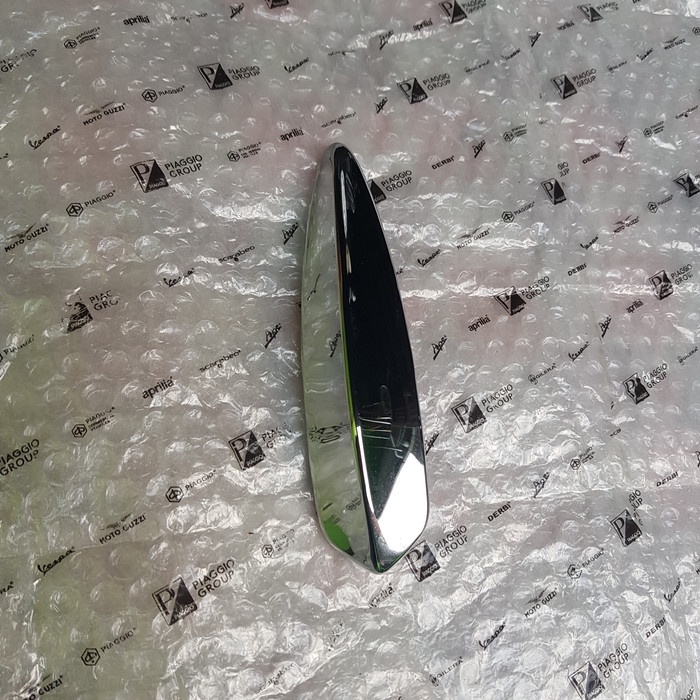 CREST/JENGGER SPAKBOR DEPAN VESPA PRIMAVERA PENDEK