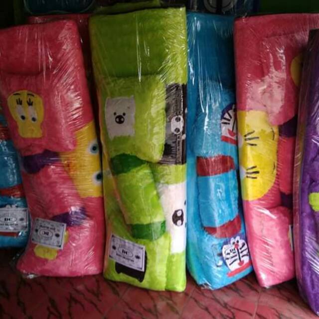 Karpet bulu karakter