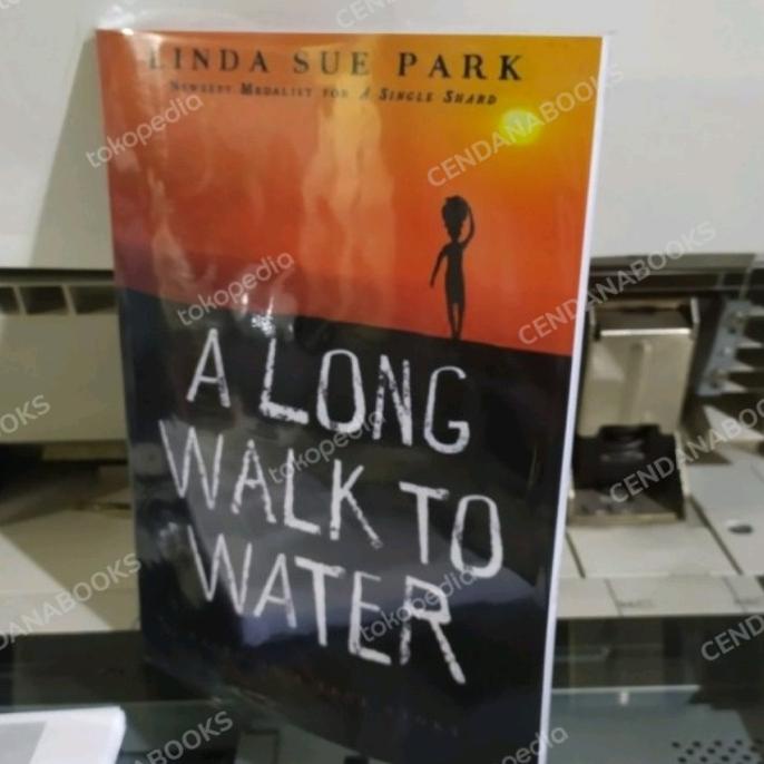 

Buku A Long Walk To Water - Linda Sue Park - 2010 Star Seller