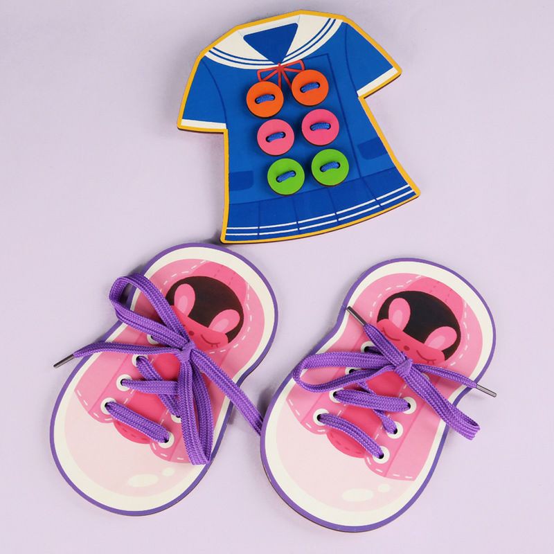 WE MAINAN EDUKASI MONTESSORI MERONCE 1 SET BAJU DAN SEPATU  / TREEHOLE TREADING TOYS