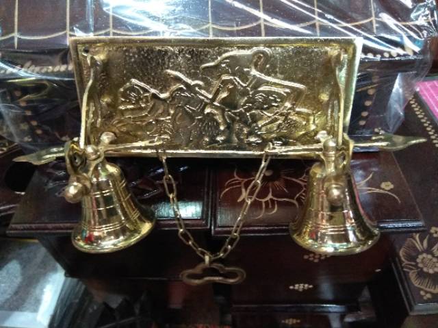 BEL PINTU 2 LONCENG WAYANG PUNAKAWAN KUNINGAN 24 x 8 x 12 cm - DEKORASI EKSTERIOR DAN INTERIOR MURAH