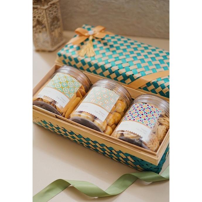 

Paket Hampers Lebaran Amira Isi 3 Kue Kering Sarahasana_