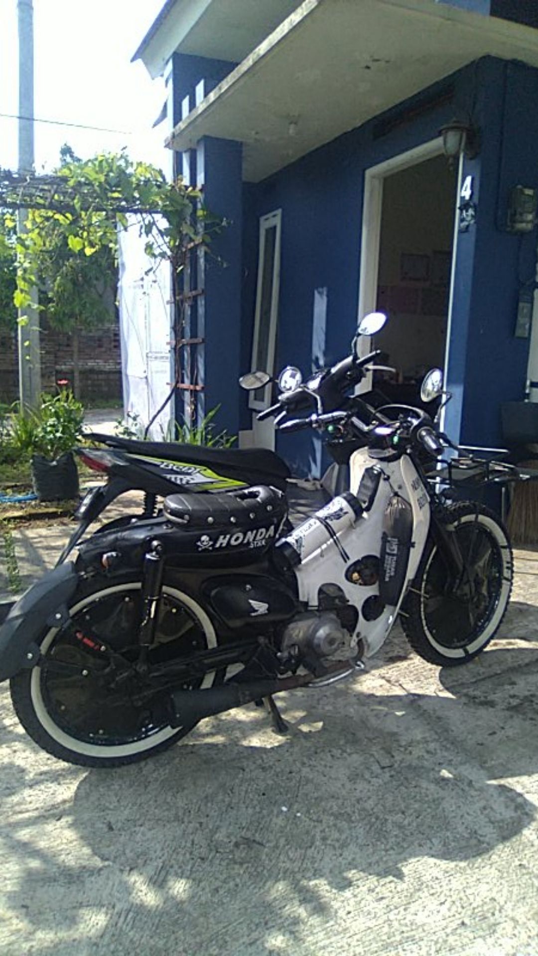 List Ban White Wall  Ring 17 Isi 4pcs