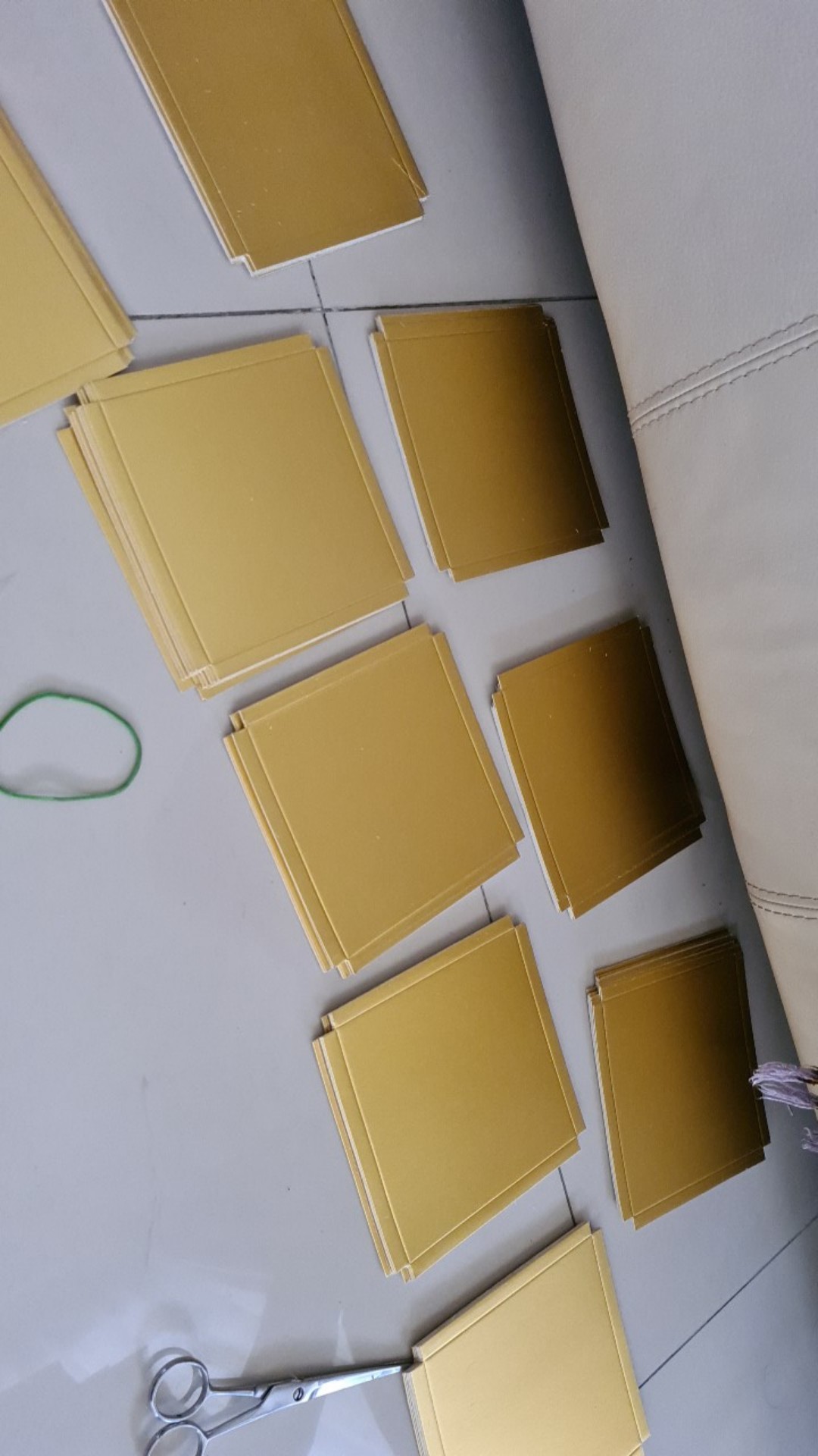 Alas Emas 12x12 Minimal Order 100 Pcs