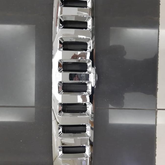 Grill depan model Hummer mobil Rush 2012 | Emblem Mobil