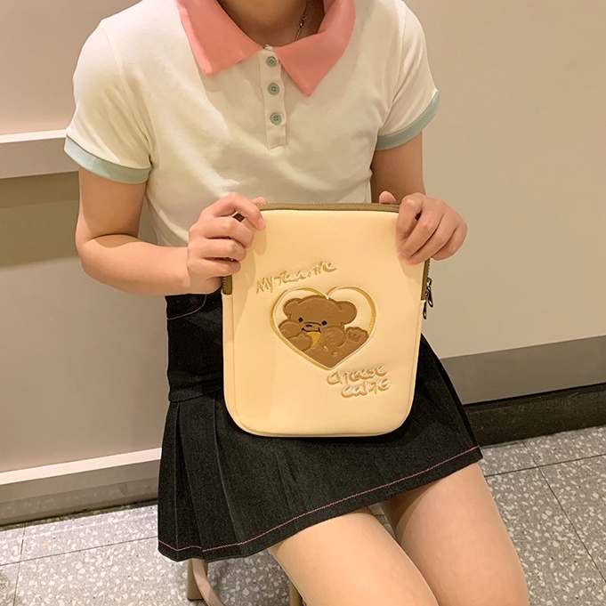 Sleeve Pouch Sarung Tas Bag Case Ipad Tab Tablet Macbook Air Pro Laptop Asus Acer Lenovo HP Huawei 11 12 13 14 15 inch Motif Gambar Bear Beruang Warna Cream Lucu Cute Murah Korean Model