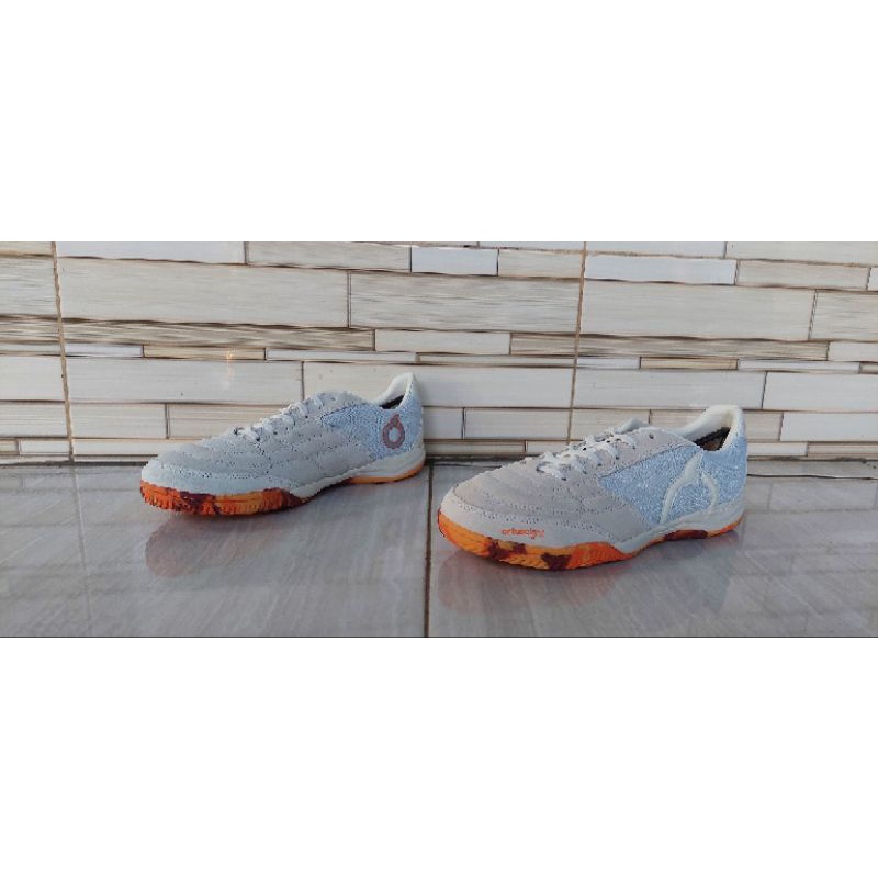 Sepatu Futsal Ortuseight Jogosala Nutmeg White