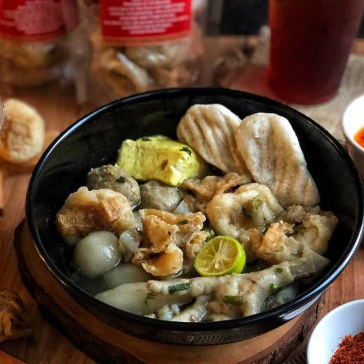 

Bakso aci + baso aci tulang rangu + baso sapi + siomay mini + cuanki lidah mantap