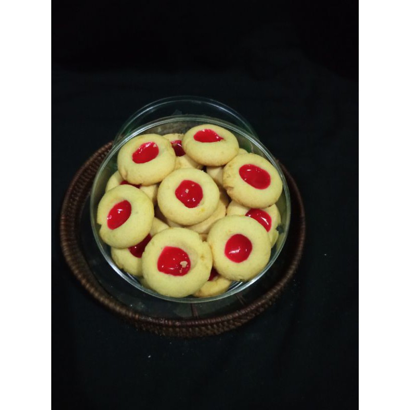 

tumbprint strawberry cookies