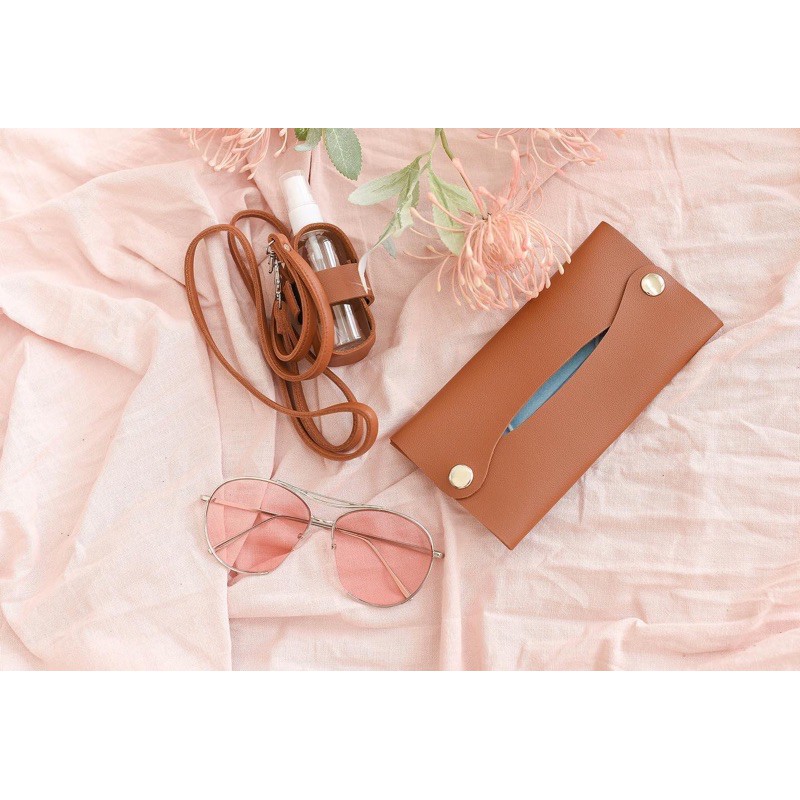 1 set pouch masker dan handsanitizer spray brown colour