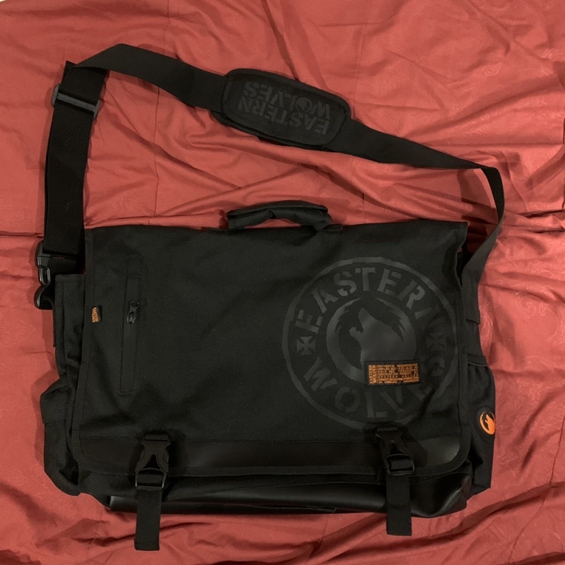 Messenger Bag Eastern Wolves