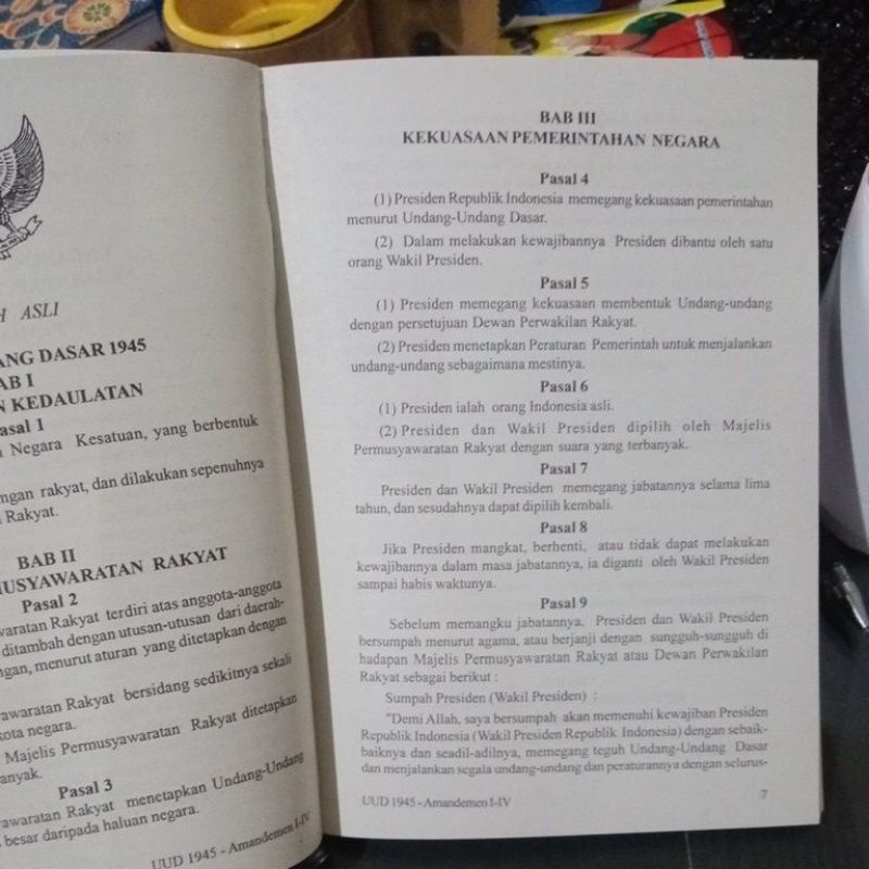 Buku UUD 1945 Dan Amandemen