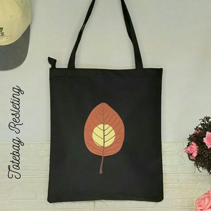 Totebag Aesthetic Wanita Bisa Custom Sablon Warna Canvas dan Tas Tote Bag Cewek Simple Stylish Polos Kanvas Murah Untuk Tas Kuliah, Goodie Bag Ulang Tahun,  Tas Belanja, dan Tas Souvenir TT 010