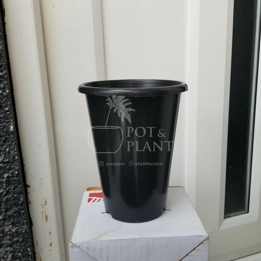 Pot Plastik NKT Tower 12 Tinggi - HITAM