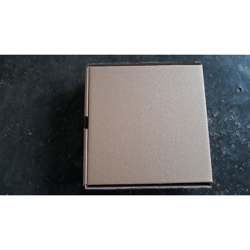 

isi 10pcs Box hampers/Baju/Jaket/hantaran/gift 25x25x5