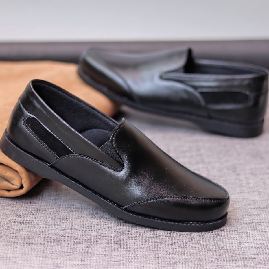 MOLK Sepatu Kasual Formal Pria Kulit Sintetik Pantofel Kerja Kantor Kuliah