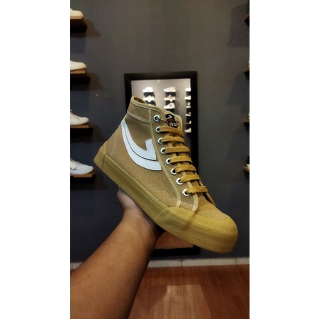 Johnson Galaxy Pro High Cut Beige BNIB - Sepatu Sneakers Casual