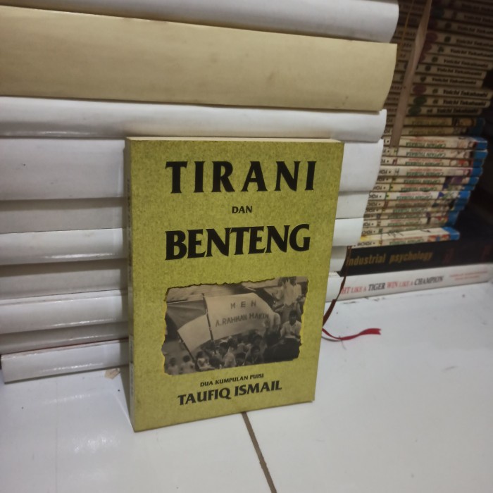 original tirani dan benteng dua kumpulan puisi Taufik Ismail