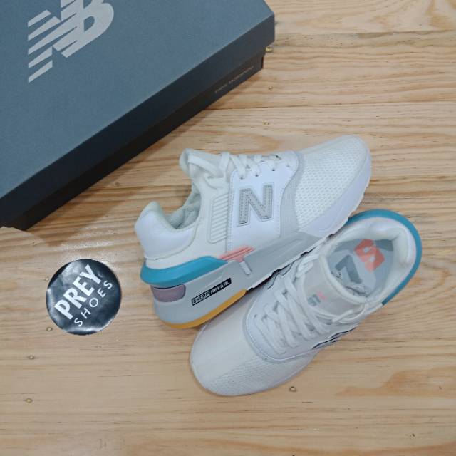 NEW BALANCE 997s WHITE BLUE