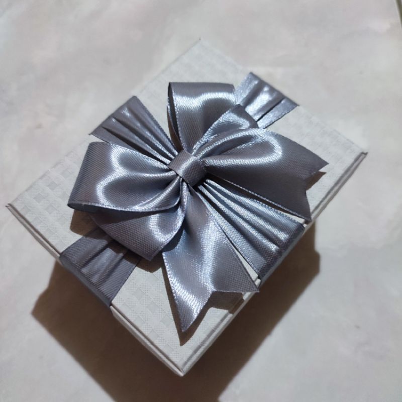 GREY HAMPERS BOX KADO HADIAH SIMPLE SPESIAL