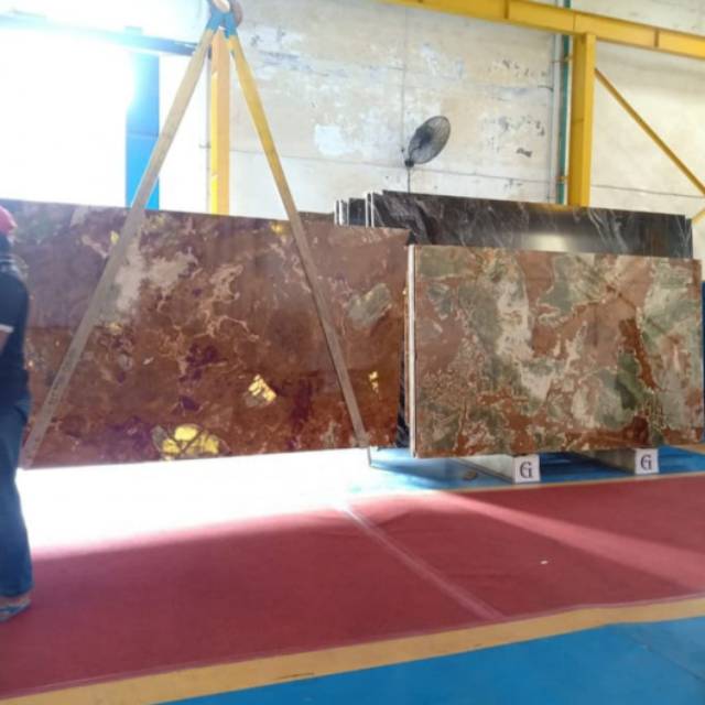 Lantai marmer merah khas Tulungagung