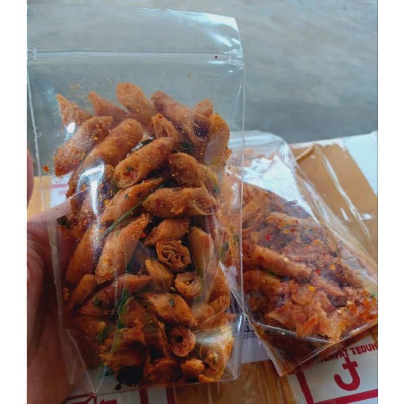 

Lumpia Goreng Crispy Pedas Daun Jeruk 100 gram/ Kulit Lumpia