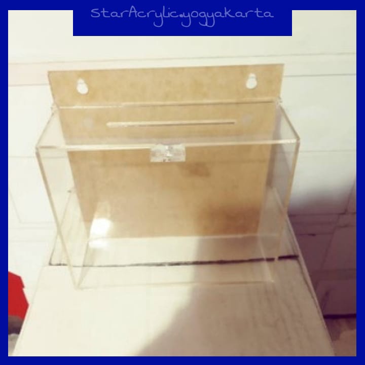 Kotak saran/amal gantung akrilik