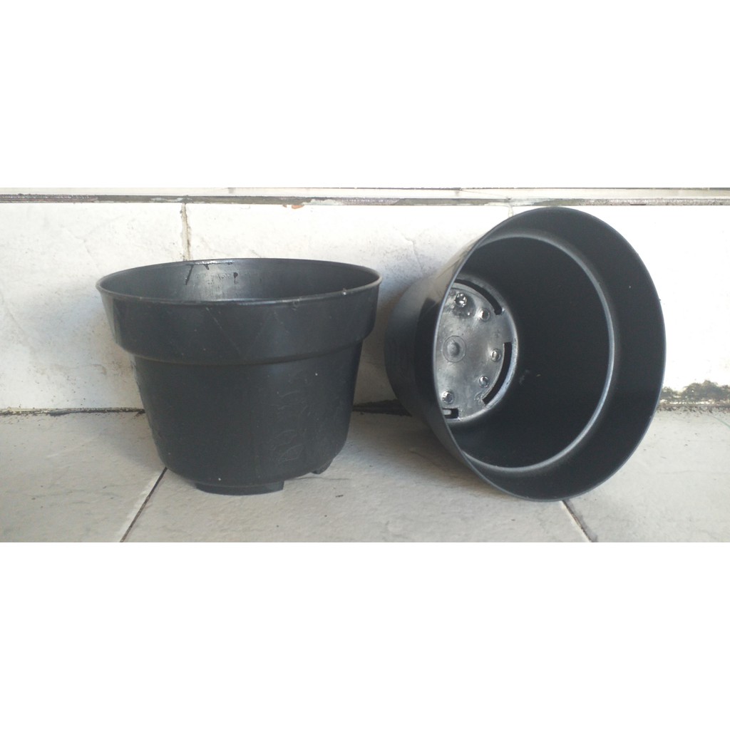 pot bunga 20 hitam plastik, isi 100 pcs, ukuran 20