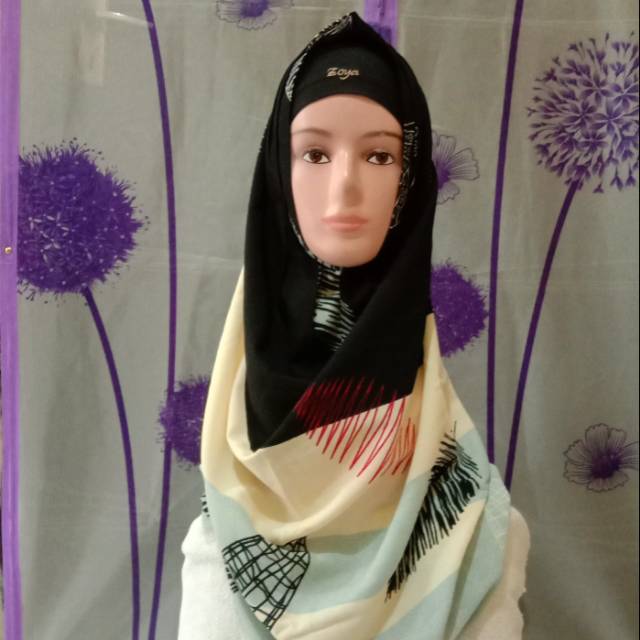 Jilbab pastan motif daun.,sisa warna  maron. Navy. Hitam. Hijau botol