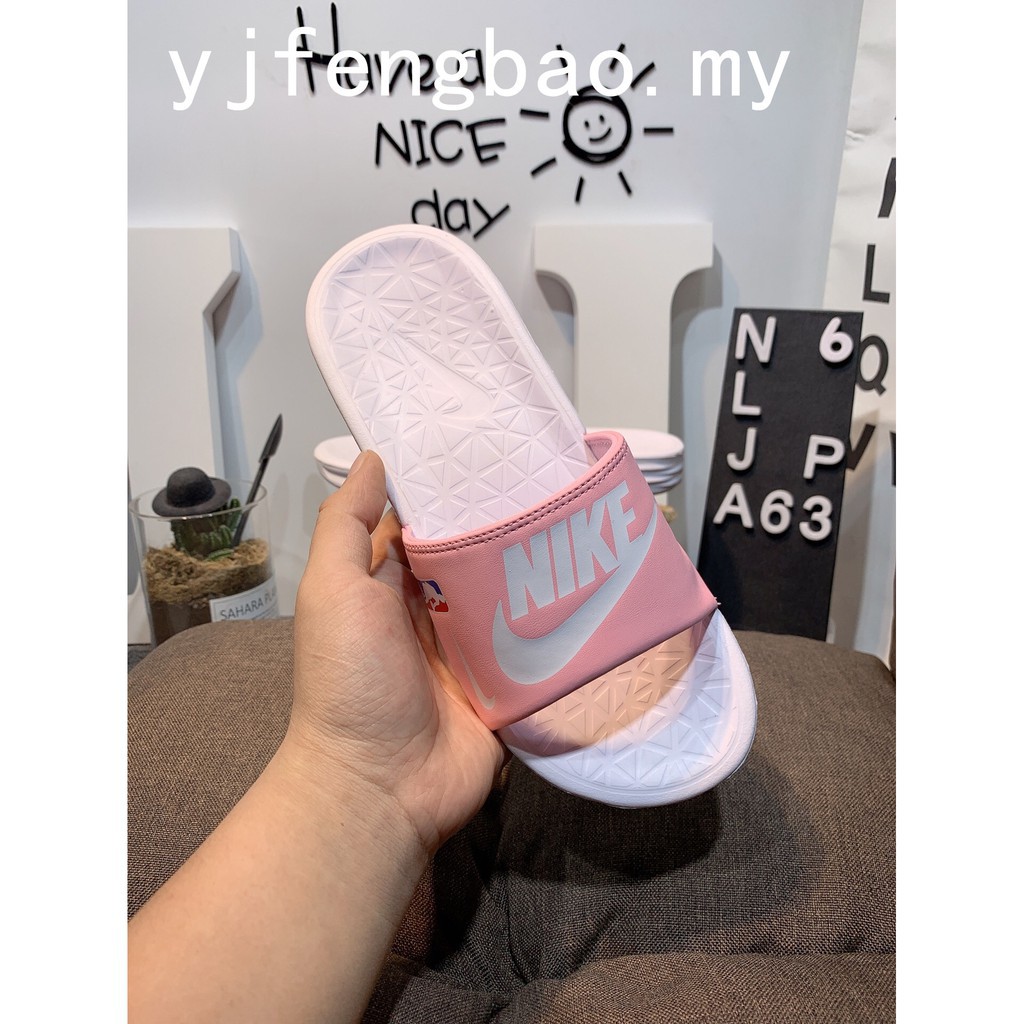 sandal nike wanita