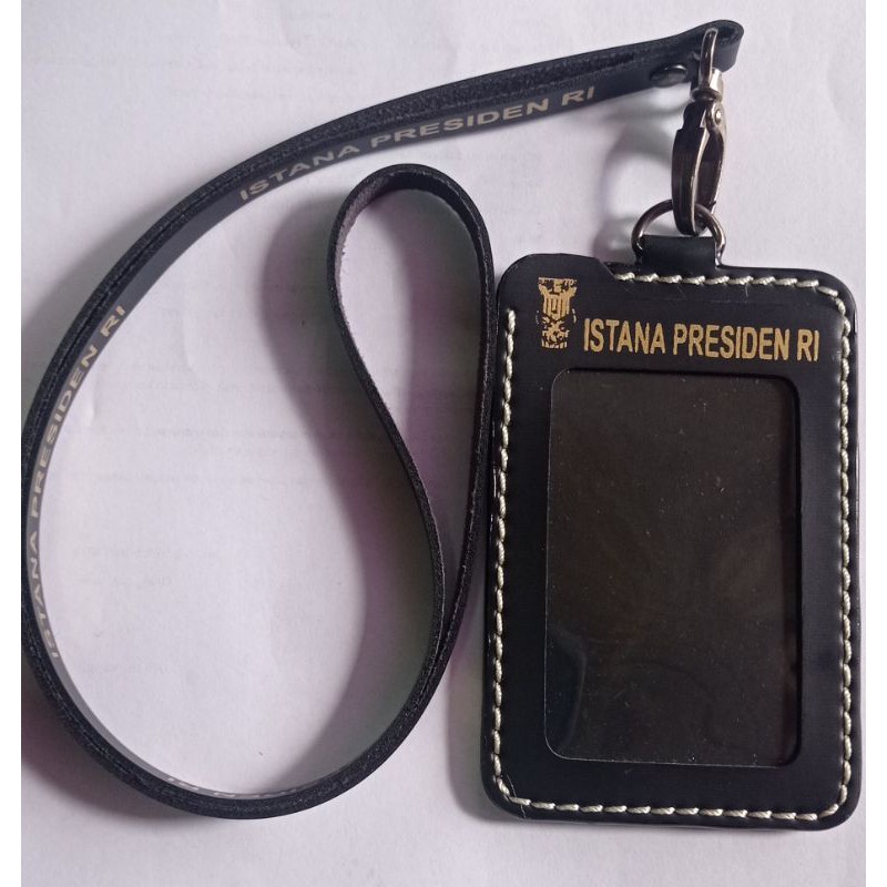 

Nametag Istana Presiden hitam