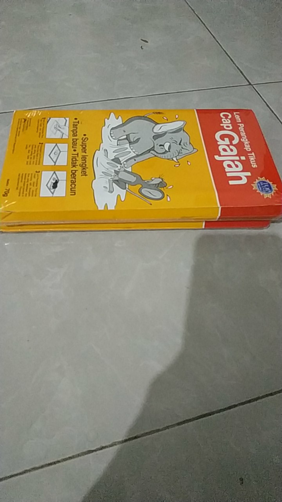 Lem Perangkap Tikus Cap Gajah Buku