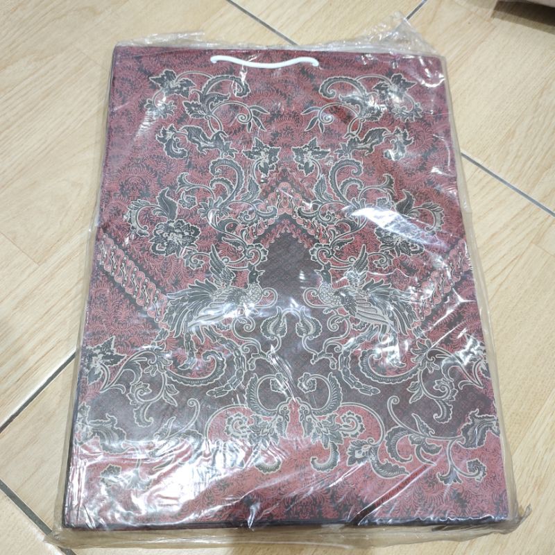 

Tas Goodie Bag Sedang Motif Batik / Tas Tanggung Kertas Ulang Tahun