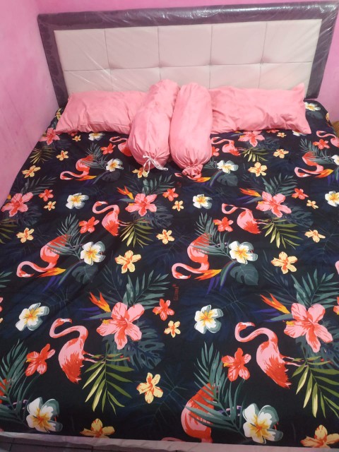 Sprei California King 180x200x20cm Pink Flaminggo,mahesa,capilano,hanna,berilo