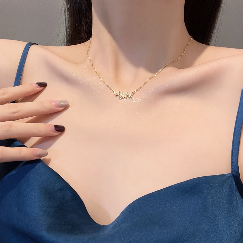 Kalung Rantai Liontin Kupu-Kupu Bahan Alloy Lapis Emas Hias Berlian Imitasi Untuk Wanita