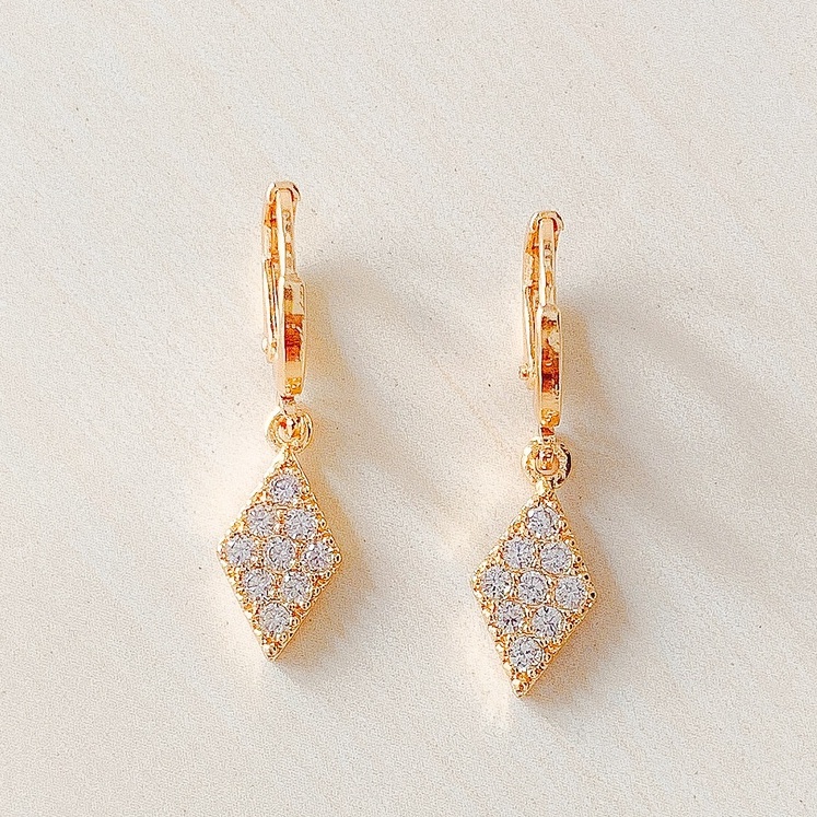 Anting Wanita Model Diamond Shape Zirconia Gold