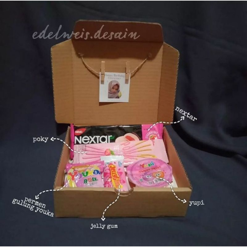 

Hampers Jajan SnackBox Kado Ultah Kado Wisuda Custom
