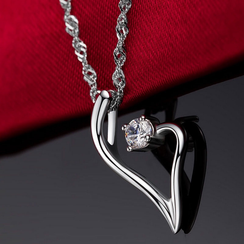 [Ready Stock]Fashion Simple Silver Plated Diamond Cute Pendant Necklace