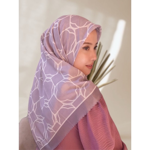 SALE Emera Hijab Voal Segi Empat Anti Kusut Bahan Voal Sahara Motif Purple Series