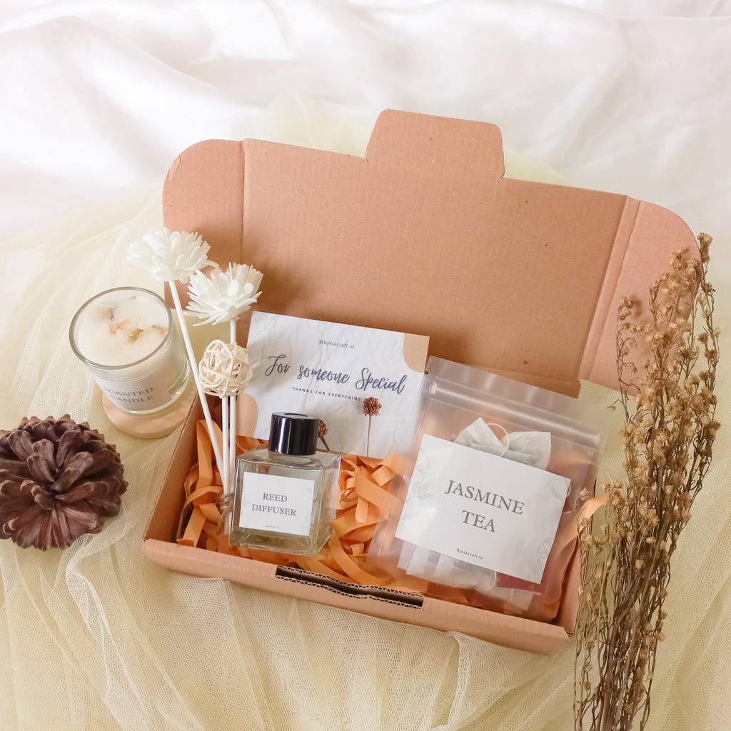 Hampers Scented Candle Gift Box Set / Gift Box scented Candle / hampers Lebaran lilin aromaterapi / Hampers Lebaran scented Candle / Lilin aromaterapi / Kado Ulang Tahun unik / Souvenir unik  / Hampers Gift Box Scented candle