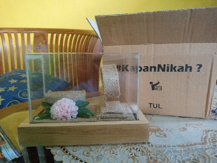 Kayu Cincin Gelang Tutup Mika Untuk Seserahan Pernikahan