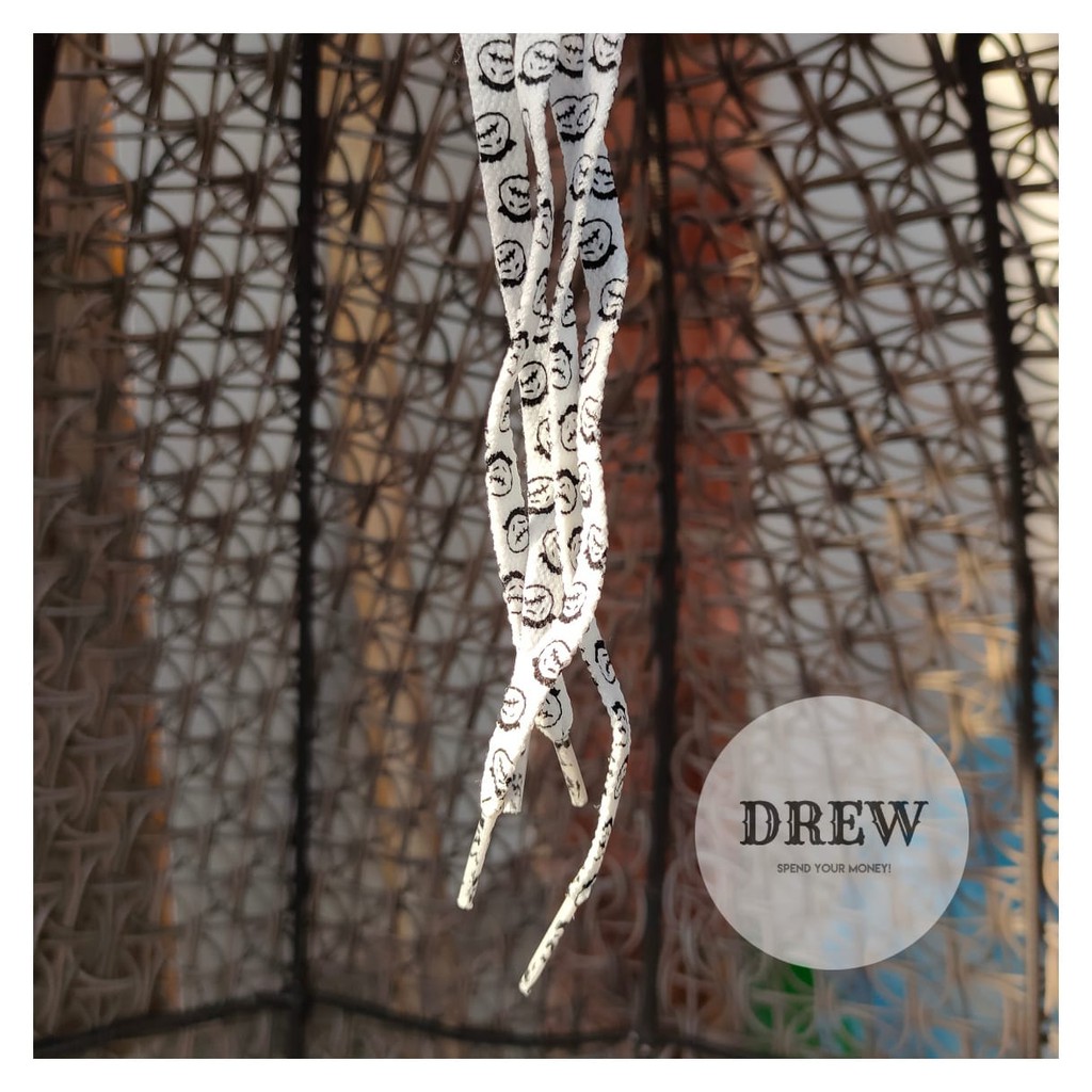 Tali Sepatu Flat Motif Travis Scott