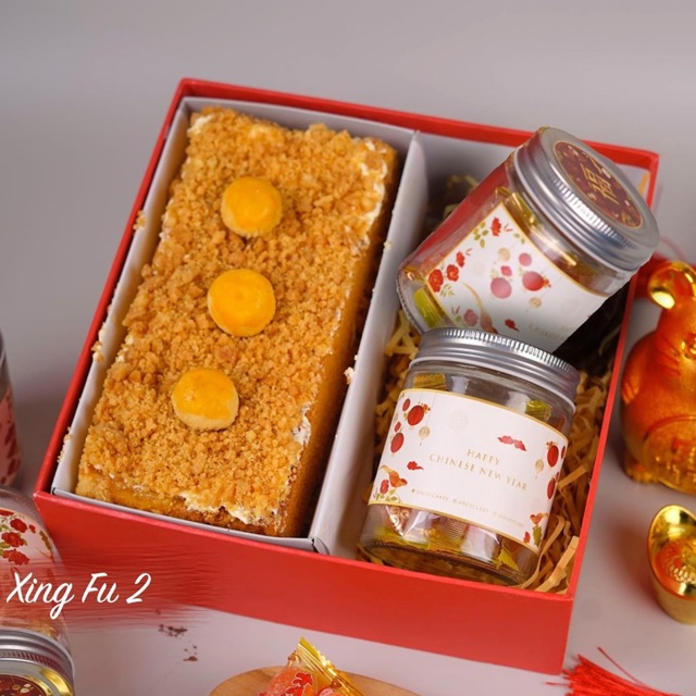 

Xing fu 2 - imlek hampers ( kue bolu imlek + 2 cookies imlek )