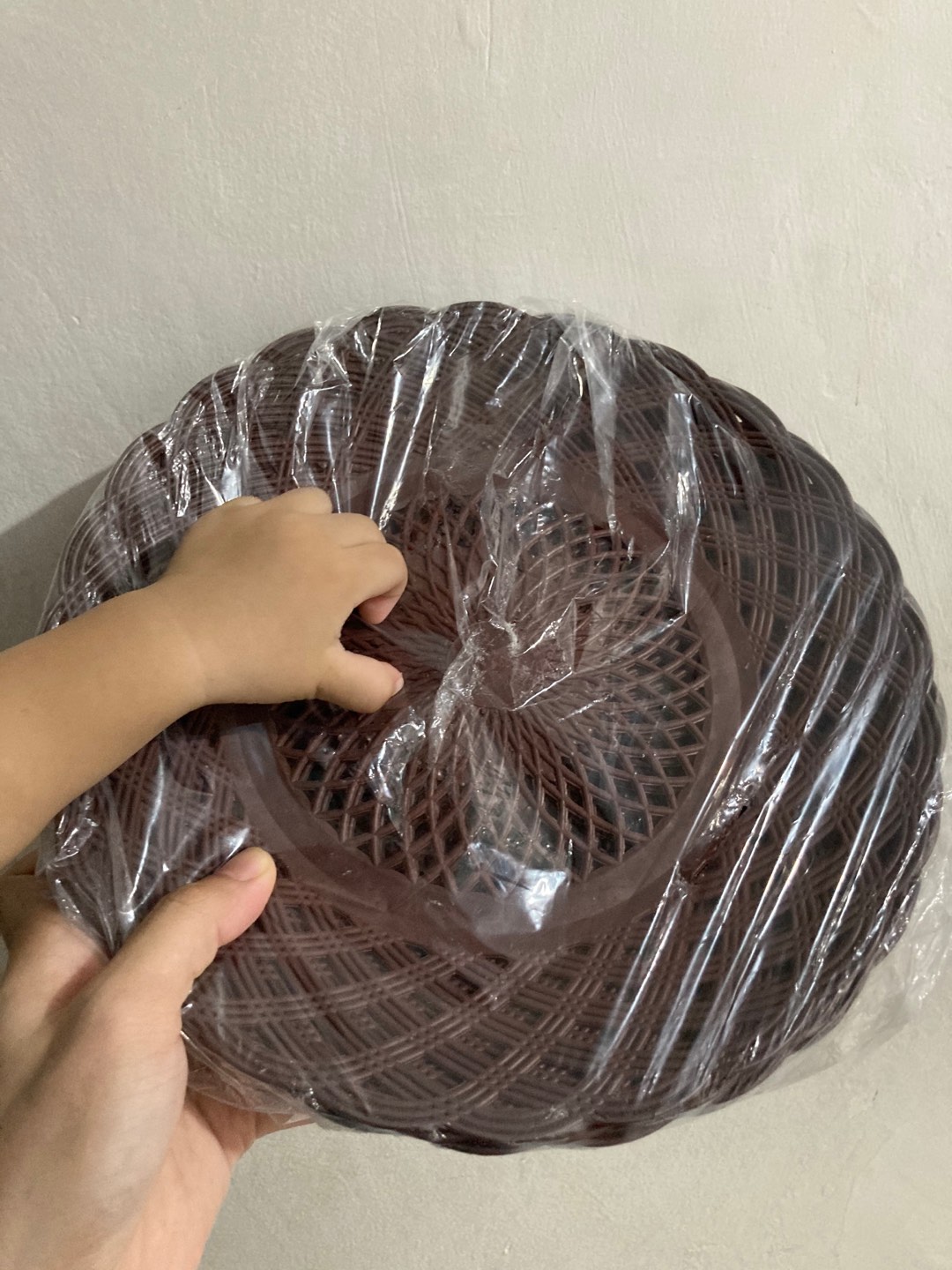 Piring Anyaman Rotan Plastik Isi 12 Pcs - Cokelat / Piring Plastik / Piring Anyam